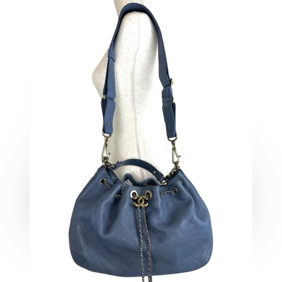 CHANEL CC LEATHER DRAWSTRING BAG - Picture 5 of 11